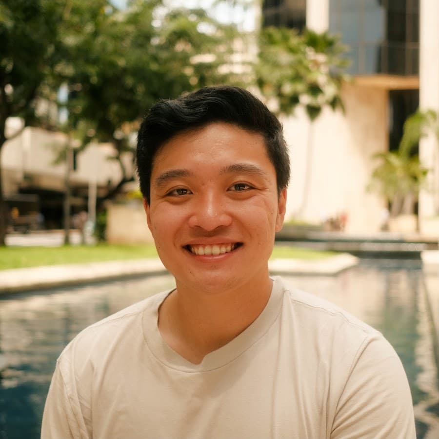 A headshot of Casey.